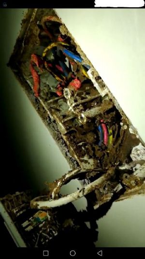 破壞電線 